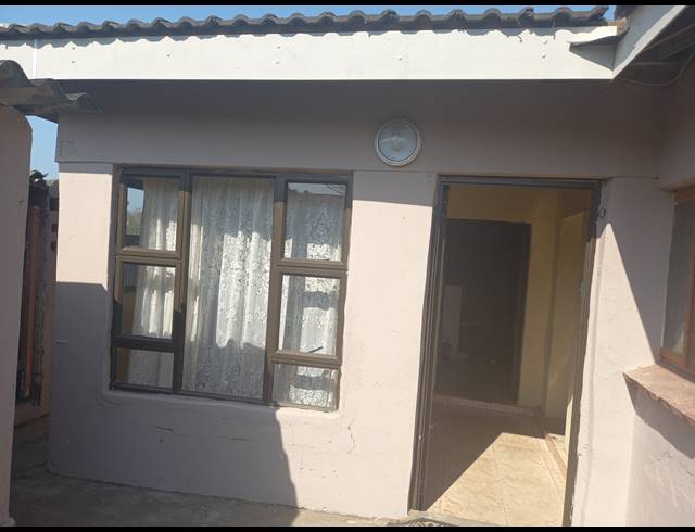 4 BEDROOM HOUSE FOR SALE IN UMLAZI C